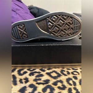 Converse size 8.5 women’s